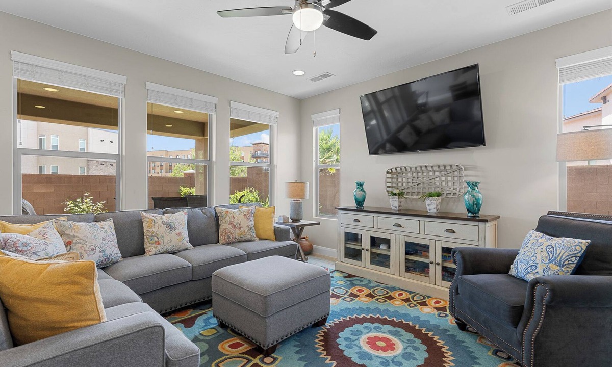 Sienna Hills House | House it Going 2 master suites! Community POOL and HOT TUB!