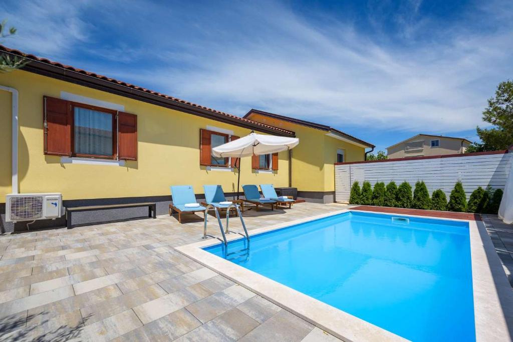 Murine House | House Katti