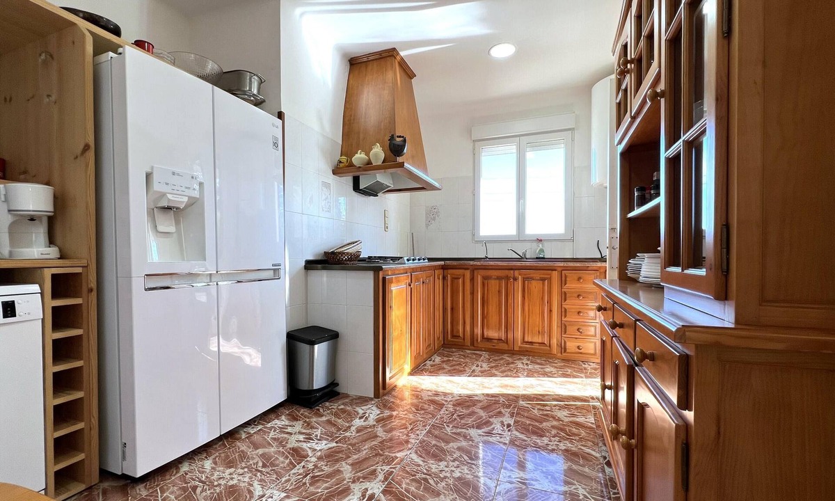 Sant Miquel de Fluvia Ski Chalet | House La Baraka - swimming pool, barbecue, airconditioning, wifi, independent studio.