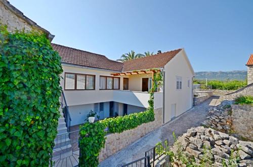 Vrboska House | House Lara