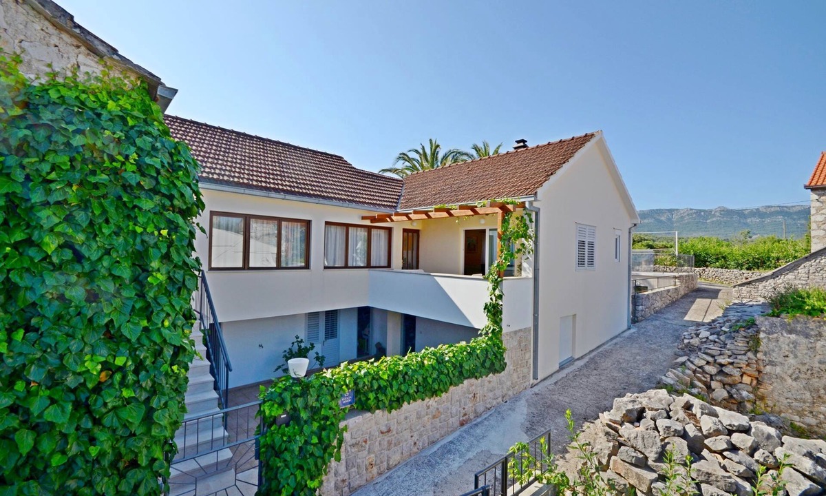 Vrboska House | House Lara (11851-K1) - Vrboska - island Hvar
