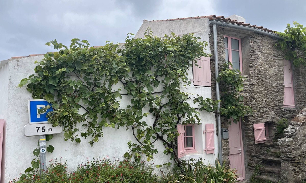 Ile d'Yeu House | House LES VOLETS ROSES