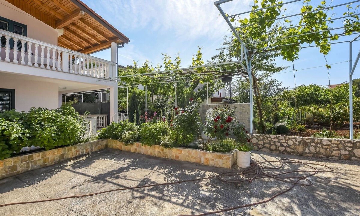 Podglavica House | House Lucija (28841-K1) - Rogoznica