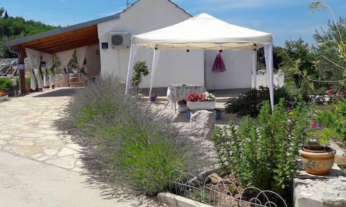 Raslina House | House Marie's Lavander Dream (116221-K1) - Raslina (Sibenik)