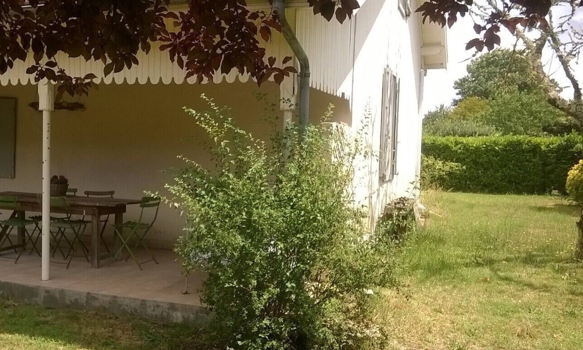 Sainte-Eulalie-en-Born House | house near ocean with large garden
