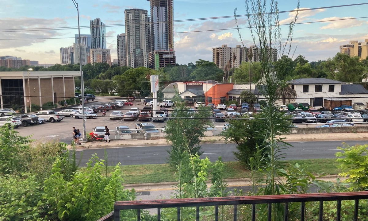 Travis Heights House | House near SOCO, ACL,SXSW,downtown,WiFi, AC, kitchen,washer,dryer, river,views.