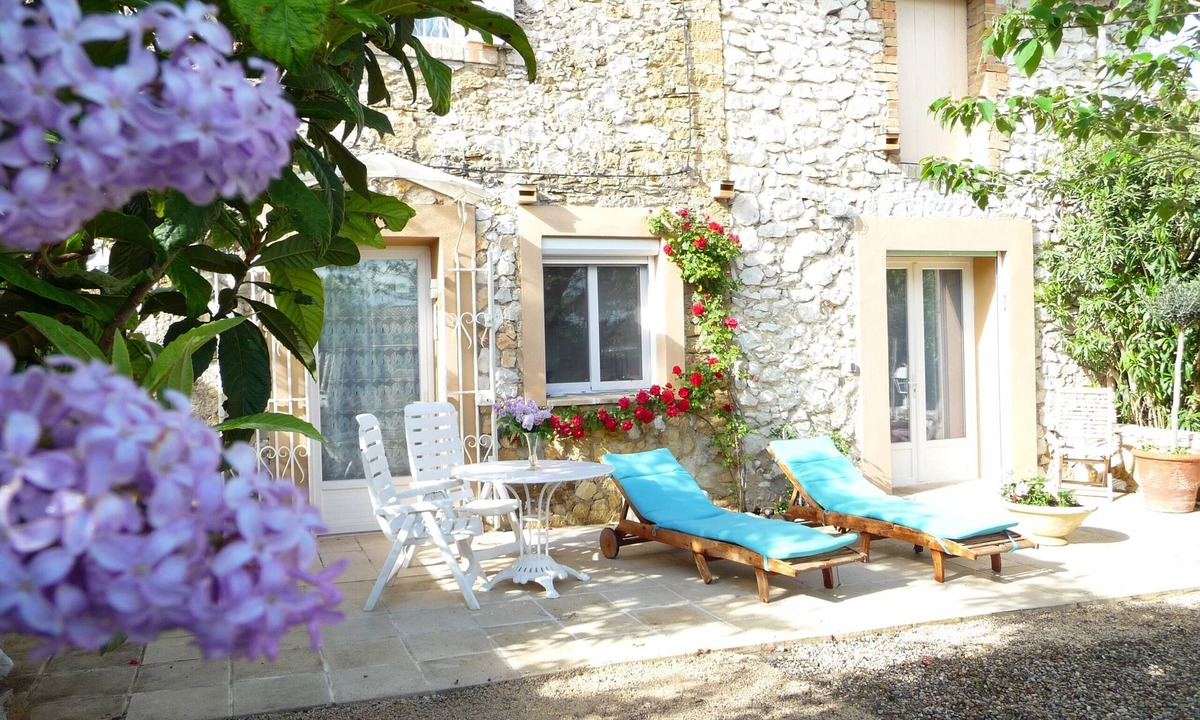 Vedene House | House nice and shaded garden