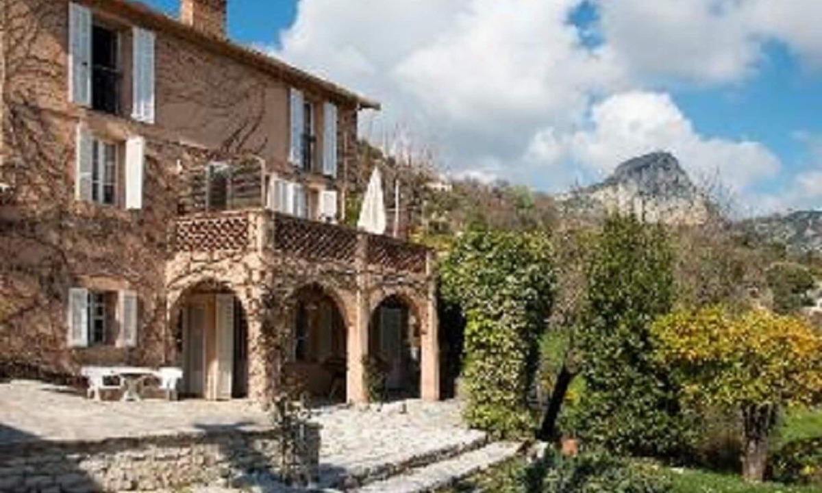 Vence House | House of character.