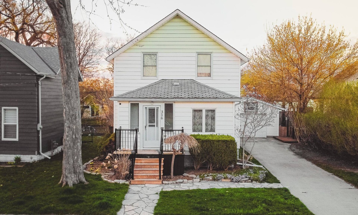 Sarnia House | House on Bright/Spacious Home for Families/Sleeps 8
