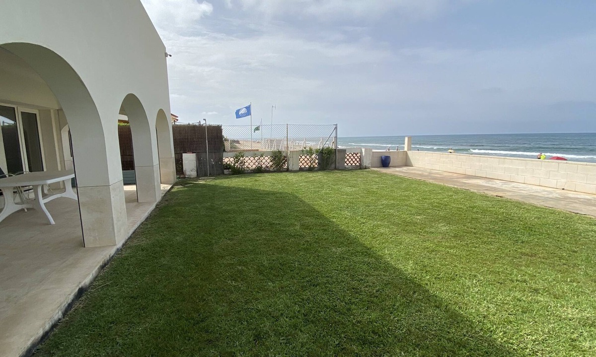 Les Deveses House | House on the beach 30 meters from the sea, first line