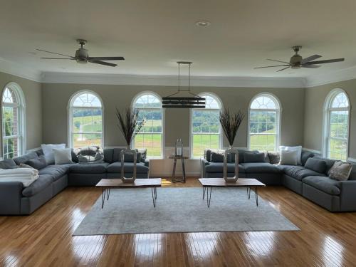 Cardiff Villa | House on the hills