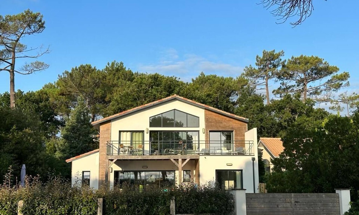 Carcans House | House on the lake