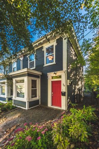 Waterford Valley House | House Patrick 4Bd Loft Style Parking