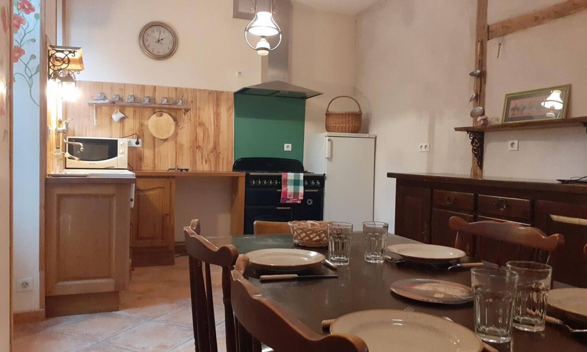 Ainay-le-Chateau Cottage | House, pets allowed - 6 guests