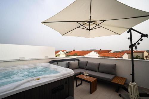Pirovac House | House Sauna&roof jacuzzi