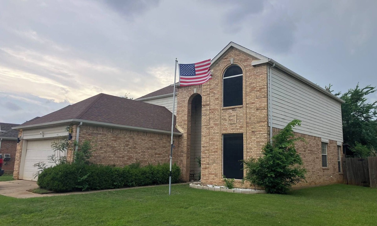 Lake Dallas House | House sleeps 12, 5 bedrooms, 2.5 bath, pool, at Lake Lewsiville