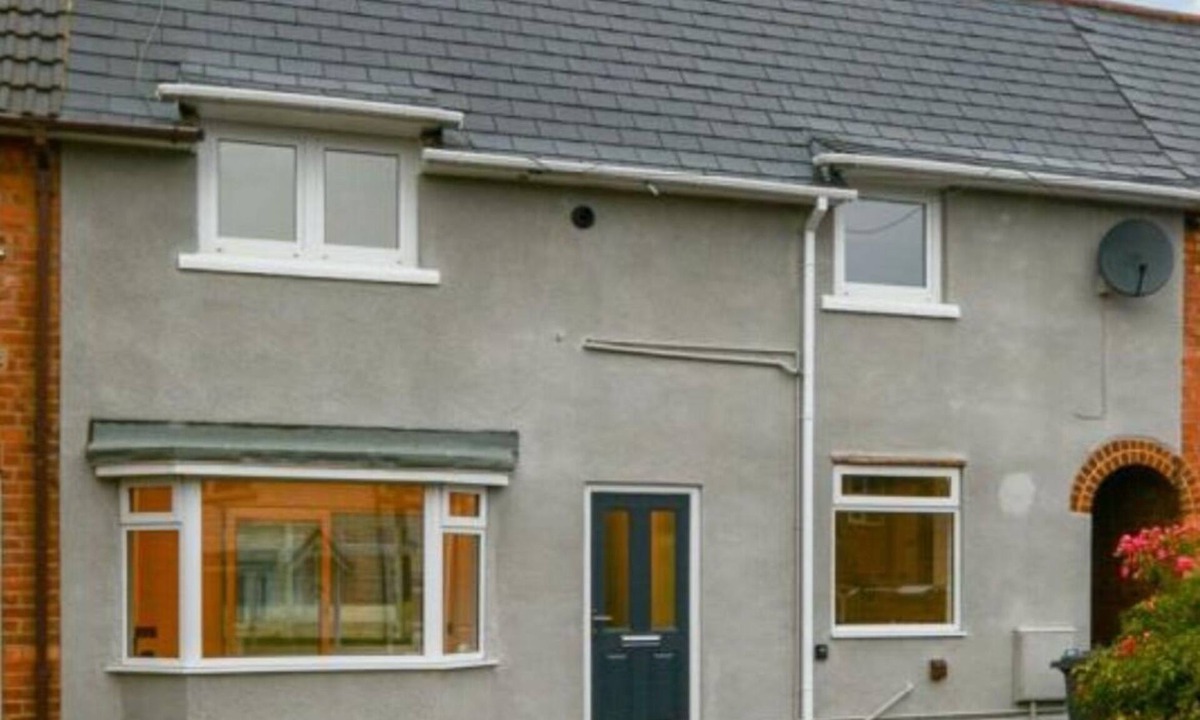 Ilkeston House | House - Sleeps 4-6 - Parking - Pet friendly