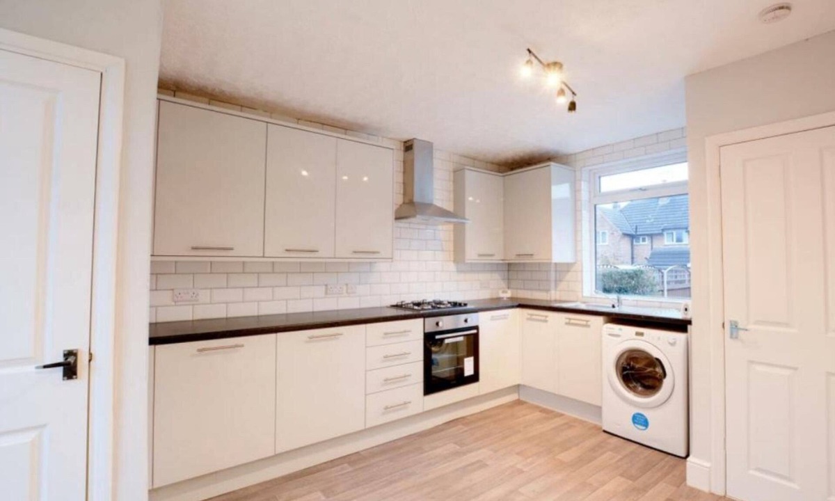 Trowell House | House - Sleeps 4-6 - Parking - Pet Friendly