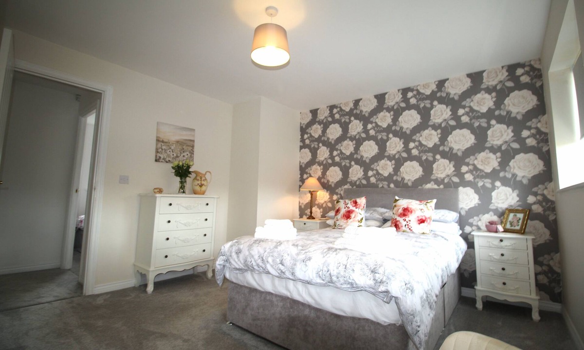 Ashington House | House - Sleeps 4 - Pets Ok - Parking