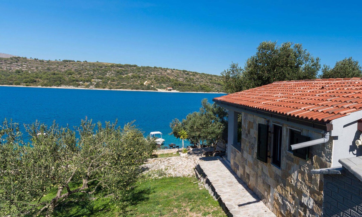 Businci House | House SVETA FUMIJA 2-beachfront, with private boat