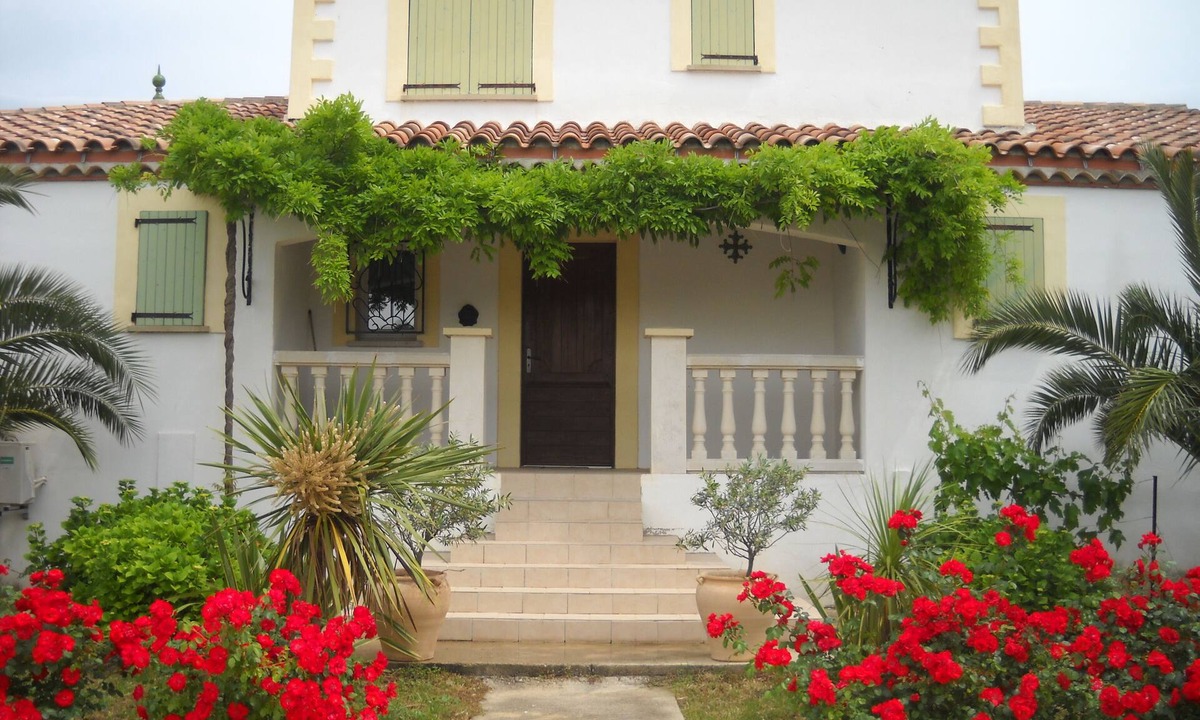 Le Pouget House | HOUSE SWIMMING POOL GARDEN AIR-CONDITIONING ALL COMFORTS PETS ALLOWED AND GAMES FOR CHILDREN