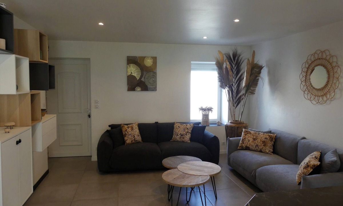 Talmont-Saint-Hilaire House | House Townhouse with terrace and enclosed garden near town center