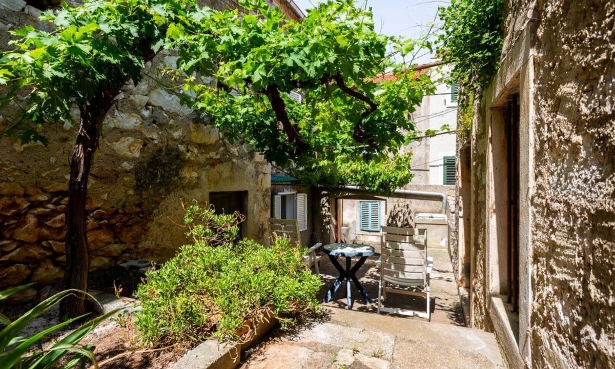 Iz House | House Veli Iž oldtown (123641-K1) - Veli Iž
