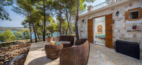 Cove Makarac (Milna) House | House Vesna Kupinova