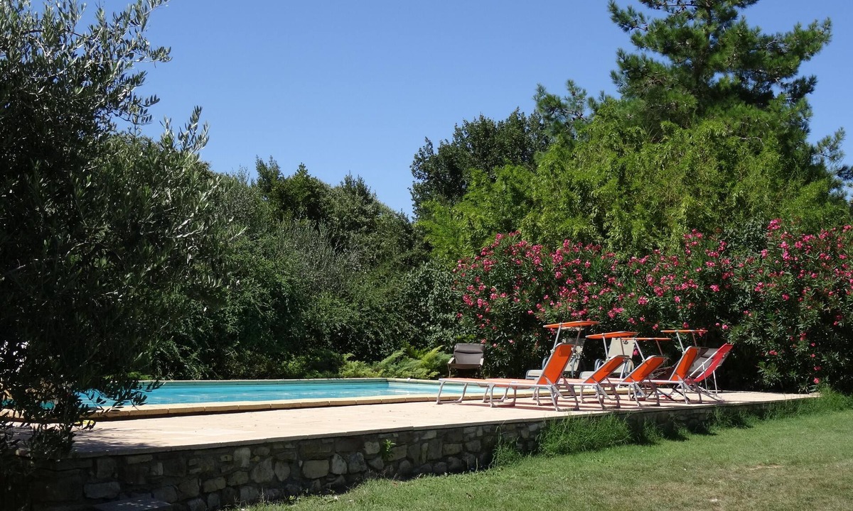 Saint-Dezery House | House Vigneronne