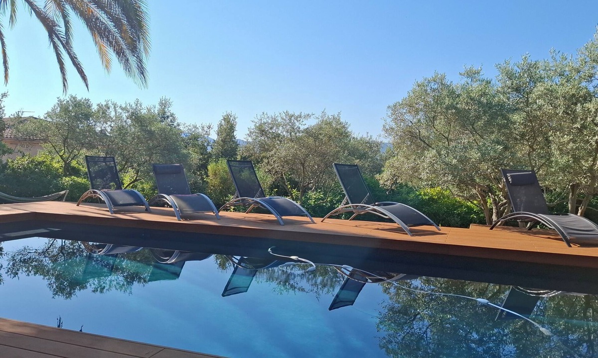 Bouc-Bel-Air House | House/Villa - Bouc bel air, 5 bedrooms, 2000 sq meters garden with a swiming pool and a very nice view on montain.