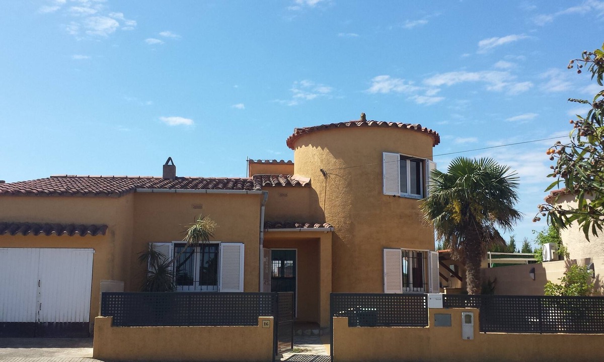 Bellcaire d'Emporda House | HOUSE VILLA COSTA BRAVA 4 bedrooms near the sea Swimming pool tennis Garage Wi-Fi