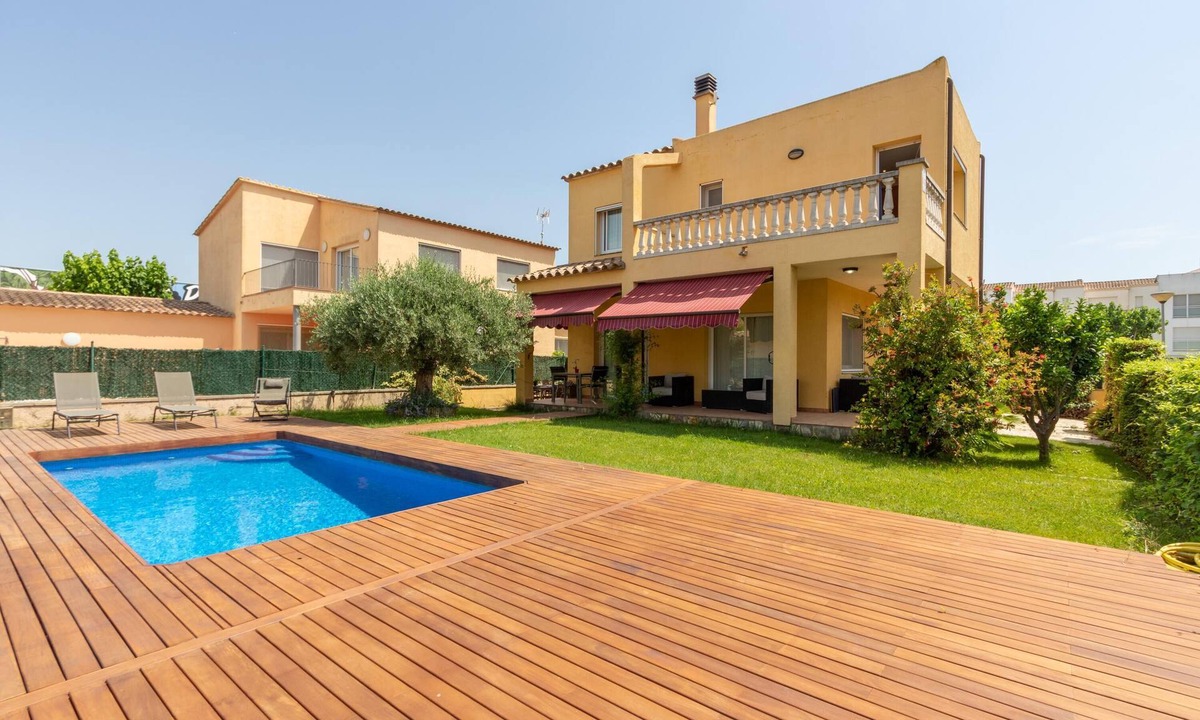 Sant Pere Pescador Ski Chalet | House Violant - Garden, pool, barbecue, corner office, wi-fi, garage