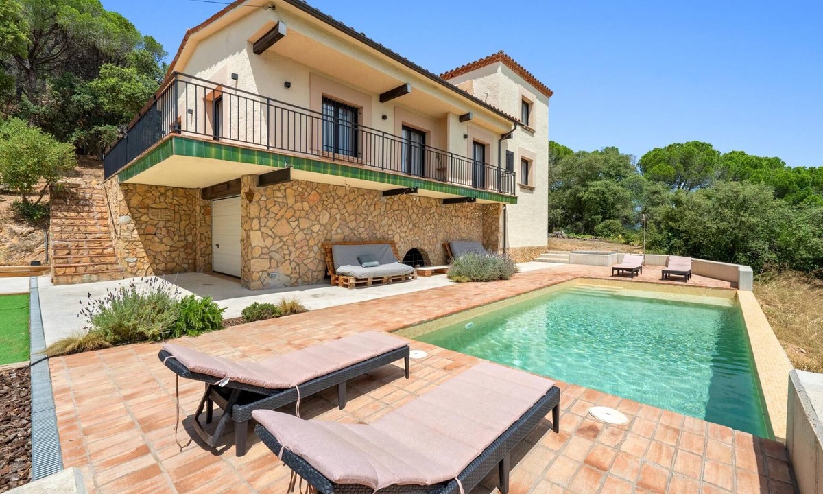 Sant Feliu de Guixols Villa | House with private pool 3km beach and center