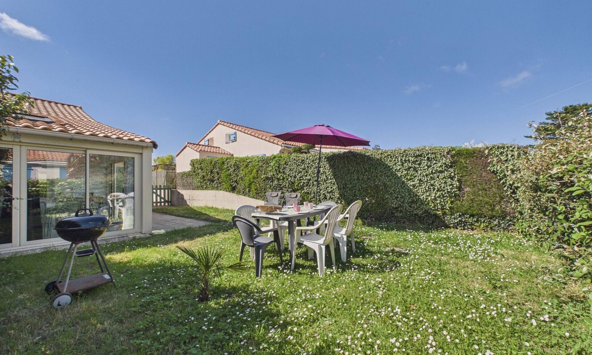 Saint-Michel-Chef-Chef House | House with a pool at 200m from the beach