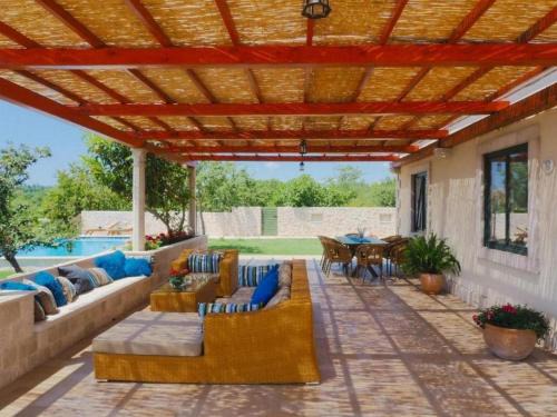Mocici Villa | House with a Spacious Garden and Swimming Pool