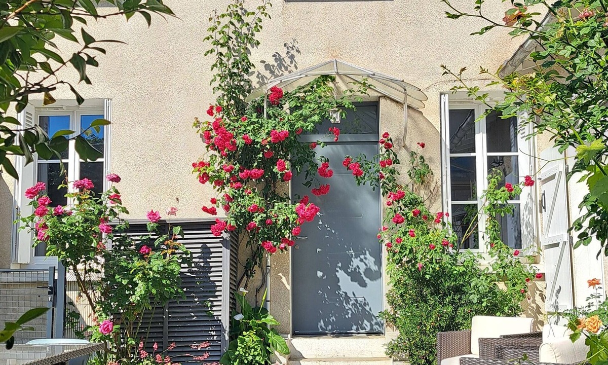 Tours City Centre House | House with AC and garden Tours centre 8 people 4 bedrooms