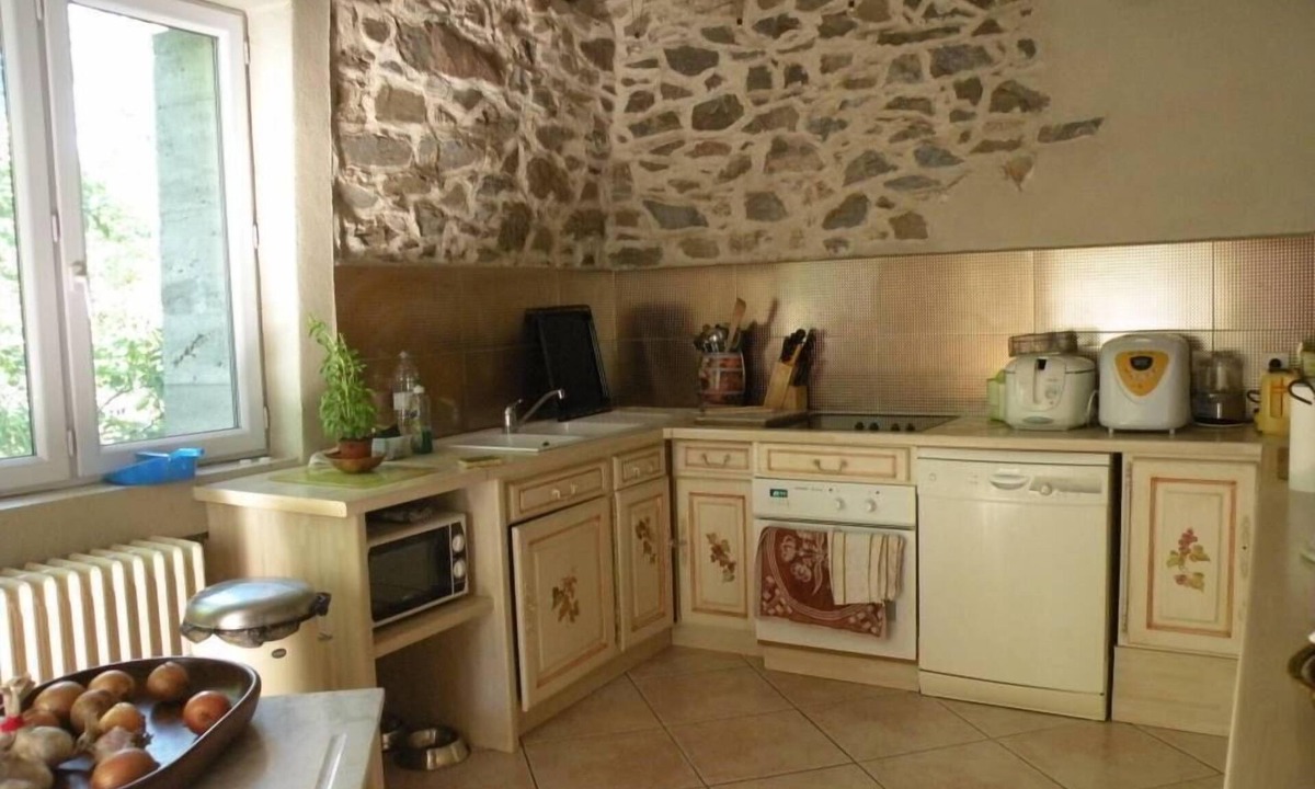Castelnau-de-Brassac House | house with all comfort pets allowed