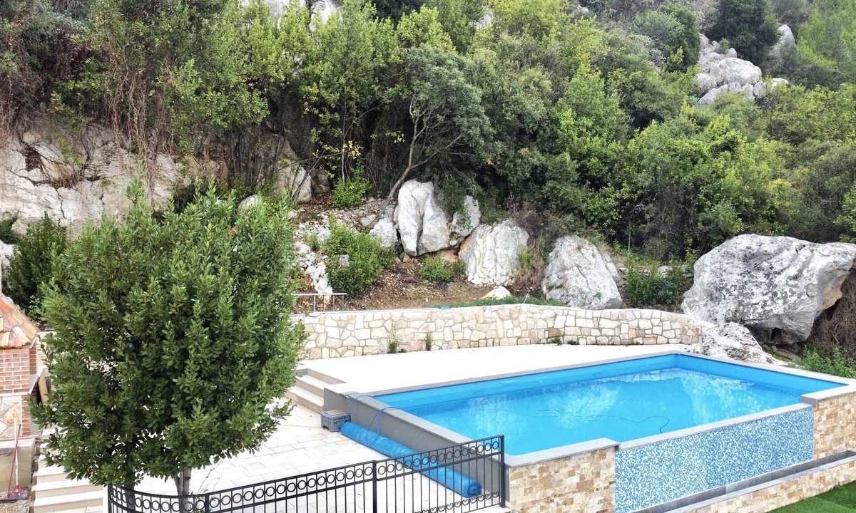 Kuciste House | House with amazing infinity pool and fantastic landscape