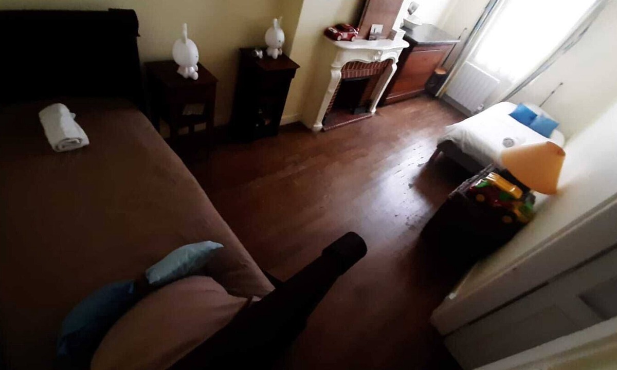 Marolles-sur-Seine House | House with courtyard and garden