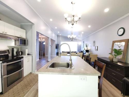Brossard Villa | House with driveway parking,from Montreal DT 15min