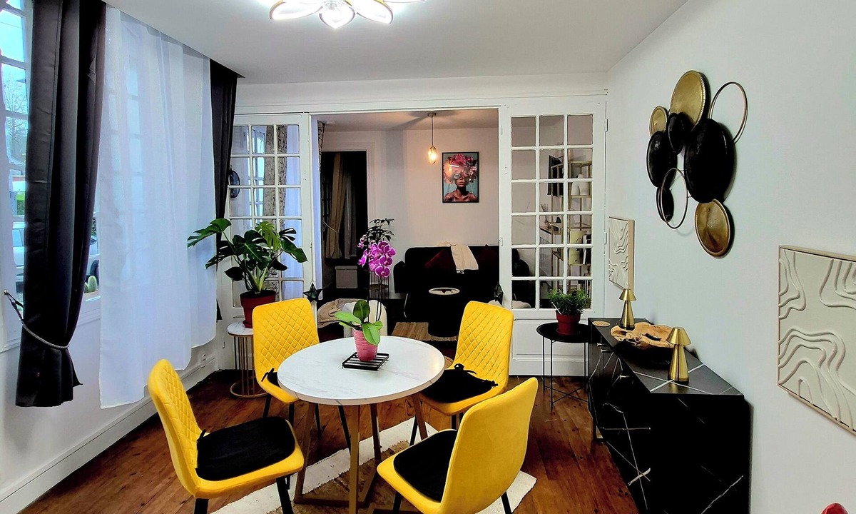 Salies-de-Bearn House | House with fenced exterior and garage 2 steps from the spa. 2 adults/1 child