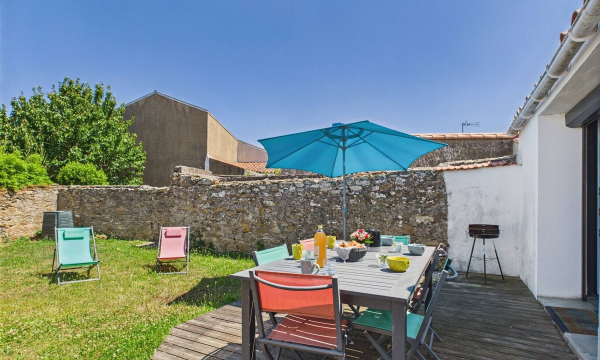 Les Sables d'Olonne Ski Chalet | House with a garden annex for 6