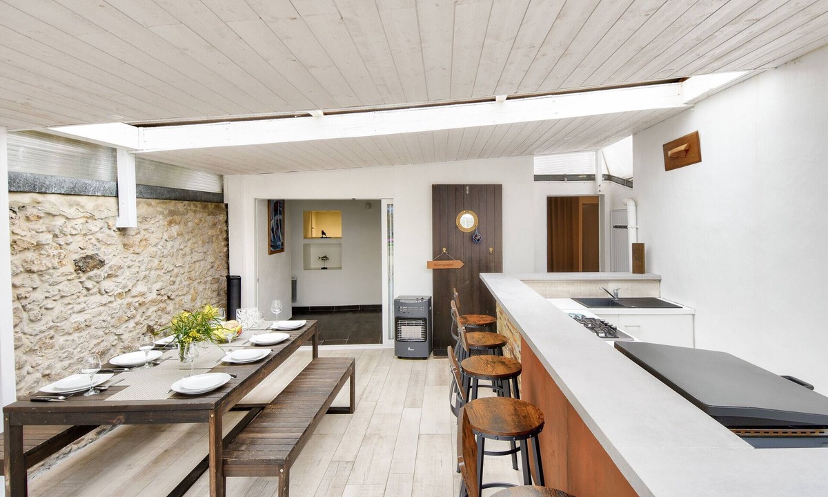 Barbatre Ski Chalet | House with garden for 8, 550m from the beach