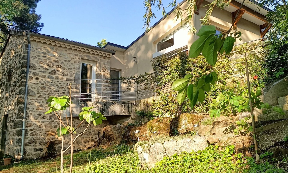 Aubenas House | House with garden