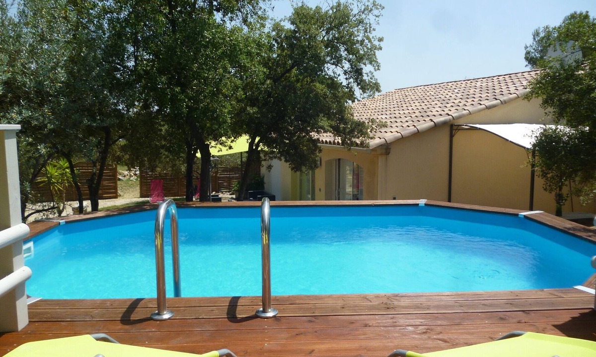 Combas House | House with garden