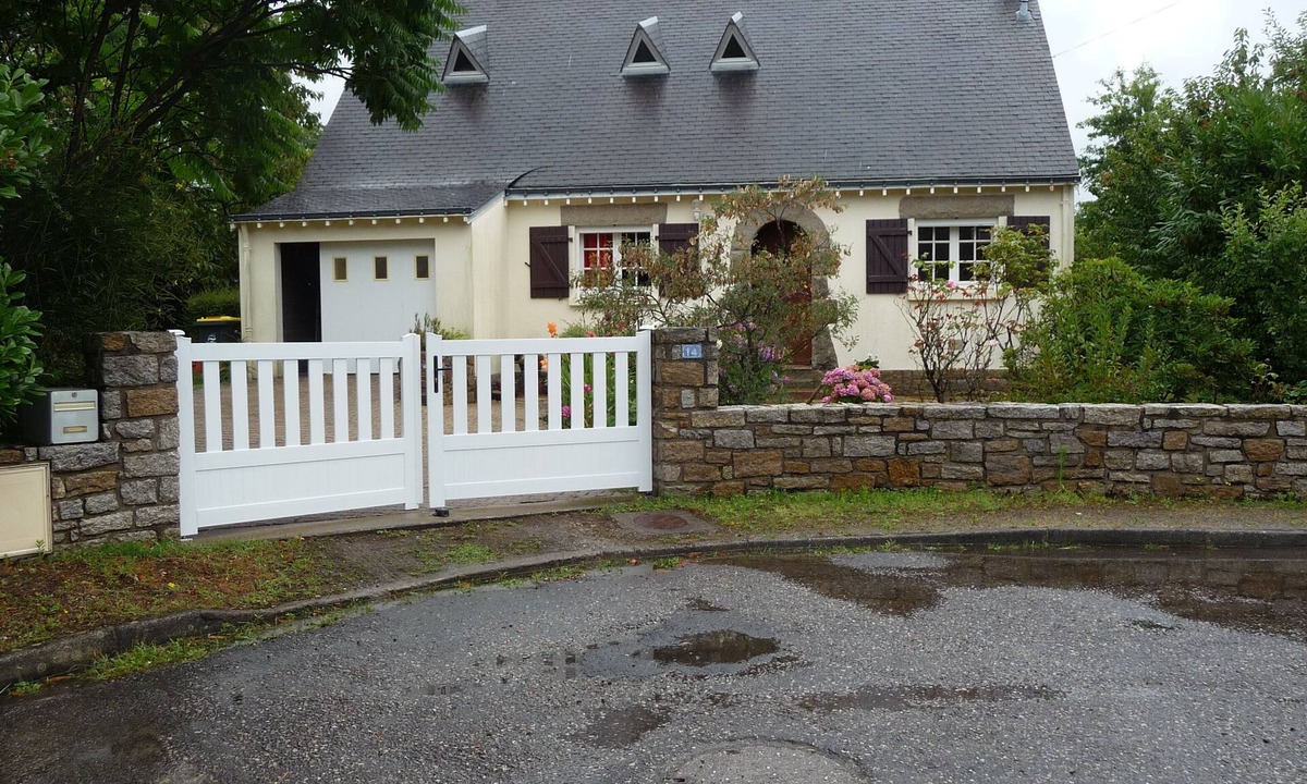 Sene House | House with garden