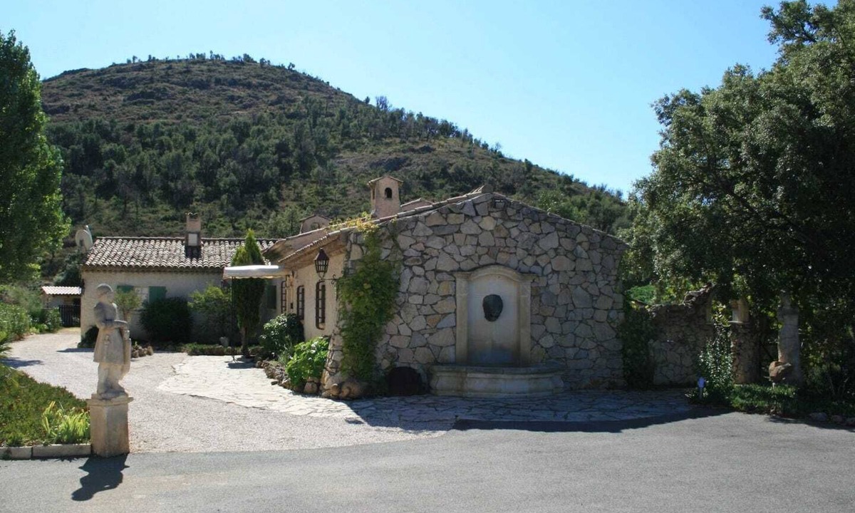 Sainte-Maxime Cottage | House with garden view