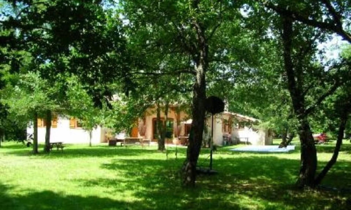 Seilh House | House with garden .