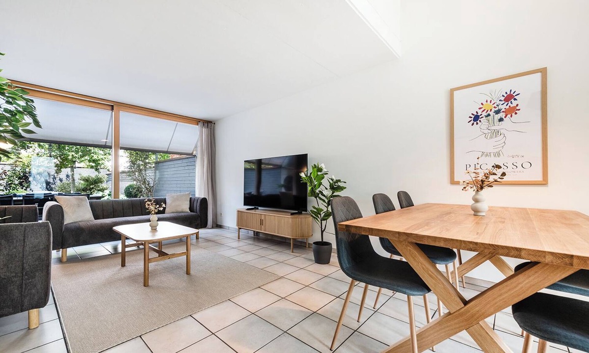 Kreuzlingen House | House with garden, sauna and parking lot