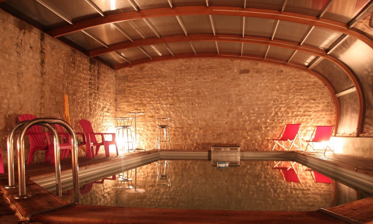Chevrainvilliers House | House with heated indoor pool and jacuzzi